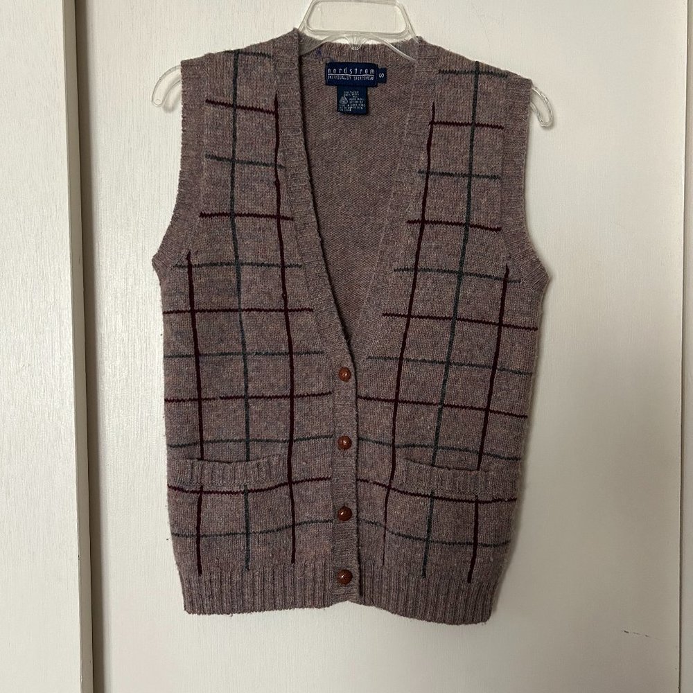 Vintage Nordstrom Individualist Sportswear wool sweater vest.  Size S.